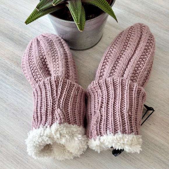 NWT Love & Lore Soft Pink Rory Rib Mittens with Soft Lining. - Picture 5 of 8